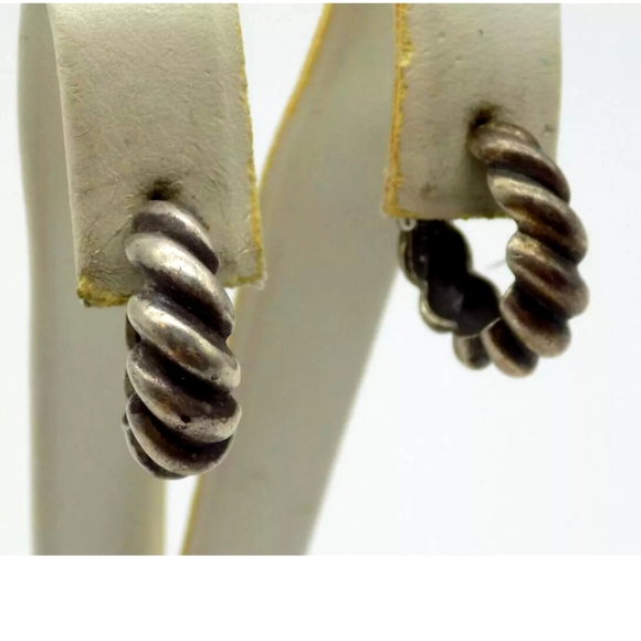 Retired James Avery Fluted Loop Ear Posts - Picture 2 of 13